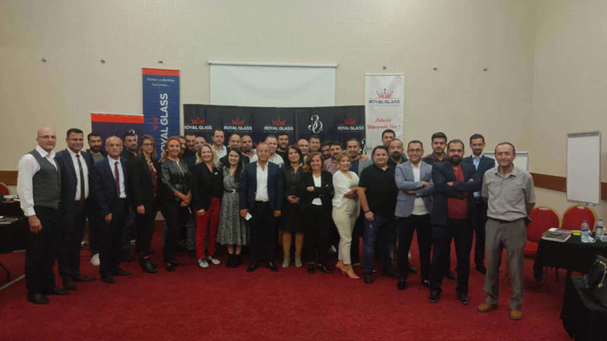 Royal Glass; Değişen Dünyanın, Sürekli Gelişen Lideri