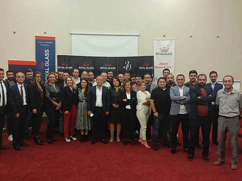 Royal Glass; Değişen Dünyanın, Sürekli Gelişen Lideri